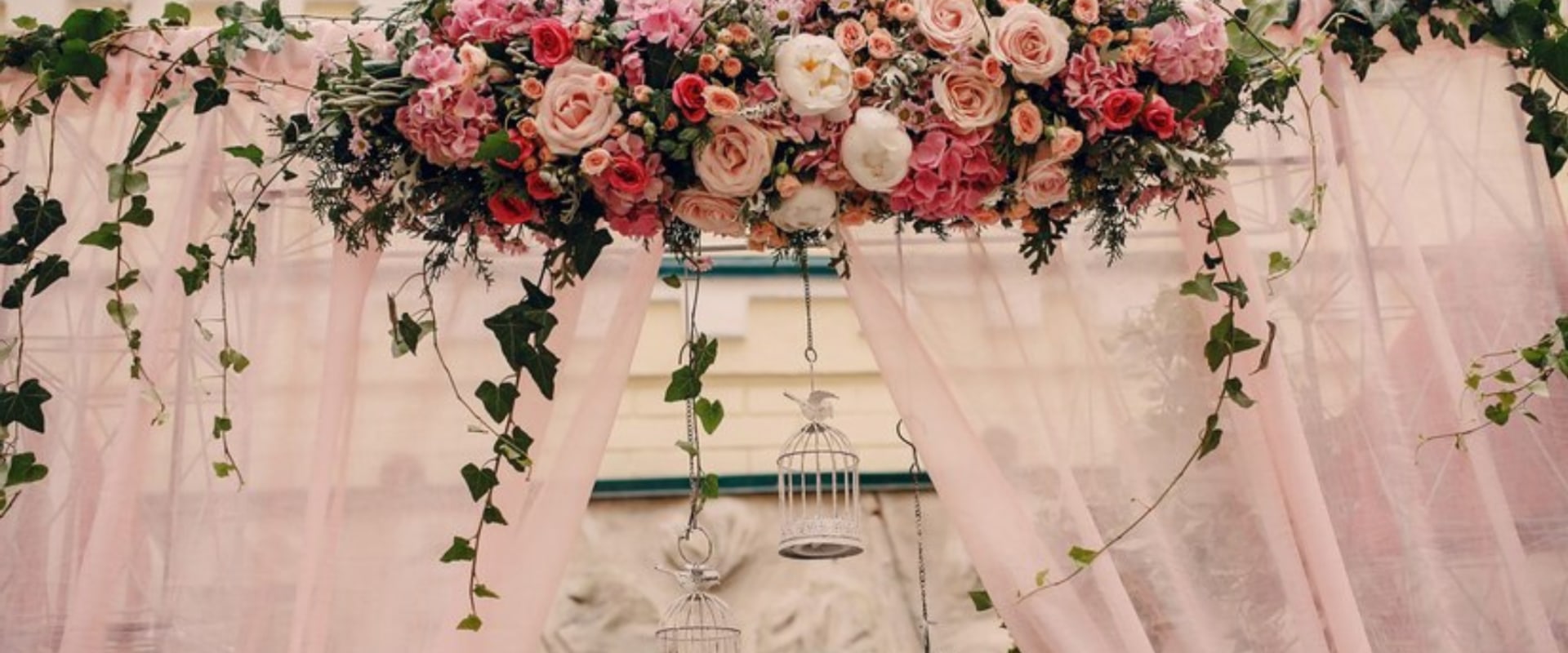 Choosing the Right Flowers and Decorations for Your Wedding